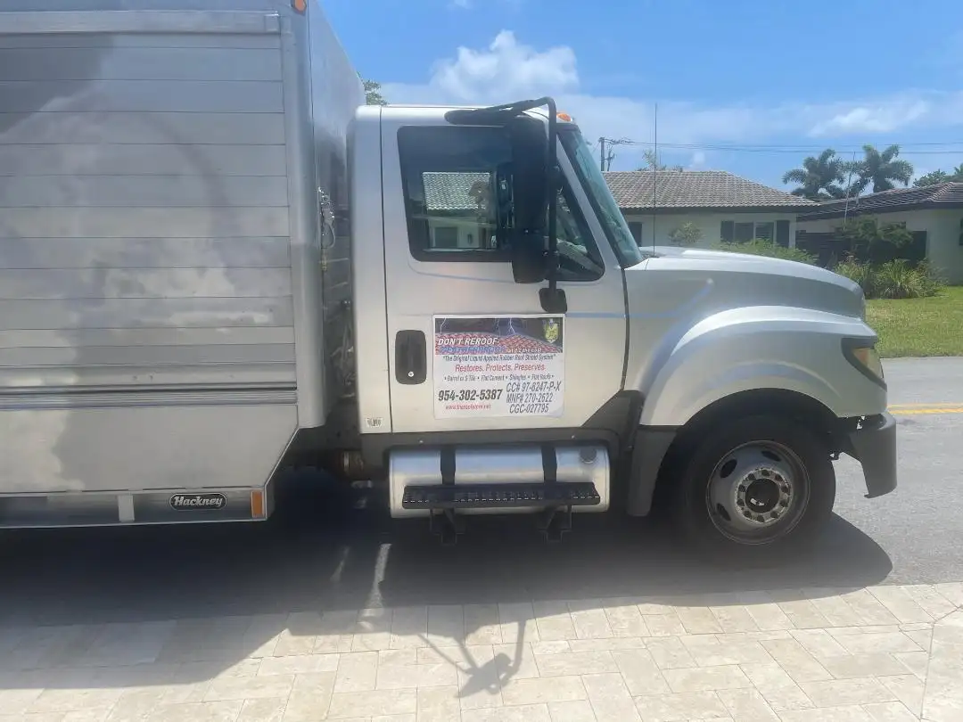 Chemical soft wash truck with water tank used for roof cleaning in Florida — Smart Shield | The Roof Store Chemical soft wash truck with water tank used for roof cleaning in Florida